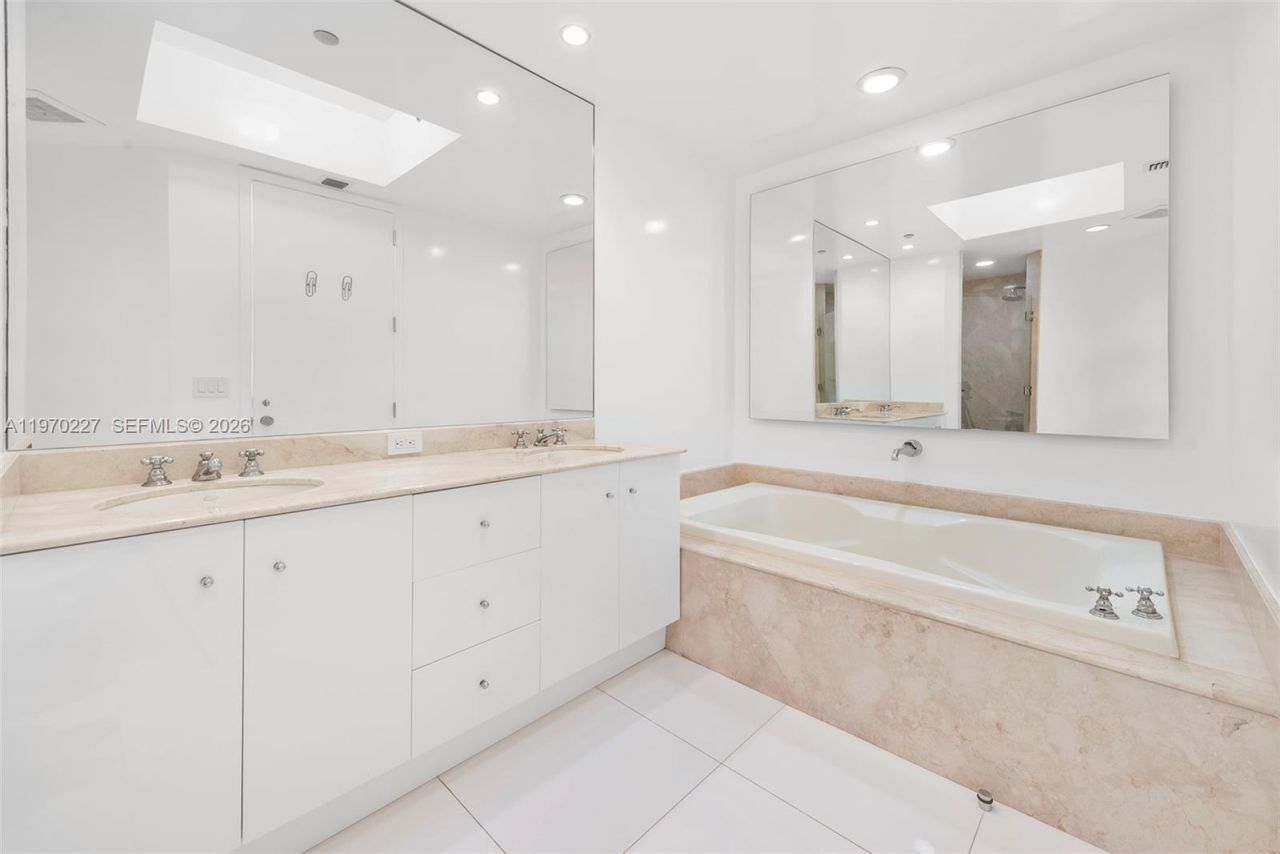 100 S Pointe Dr, Unit 2101, Miami Beach, FL 33139 Photo