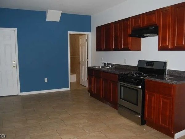 29 Alexander St, Unit 3, Newark, NJ 07106