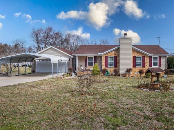 803 Farmingdale Dr, La Vergne, TN 37086