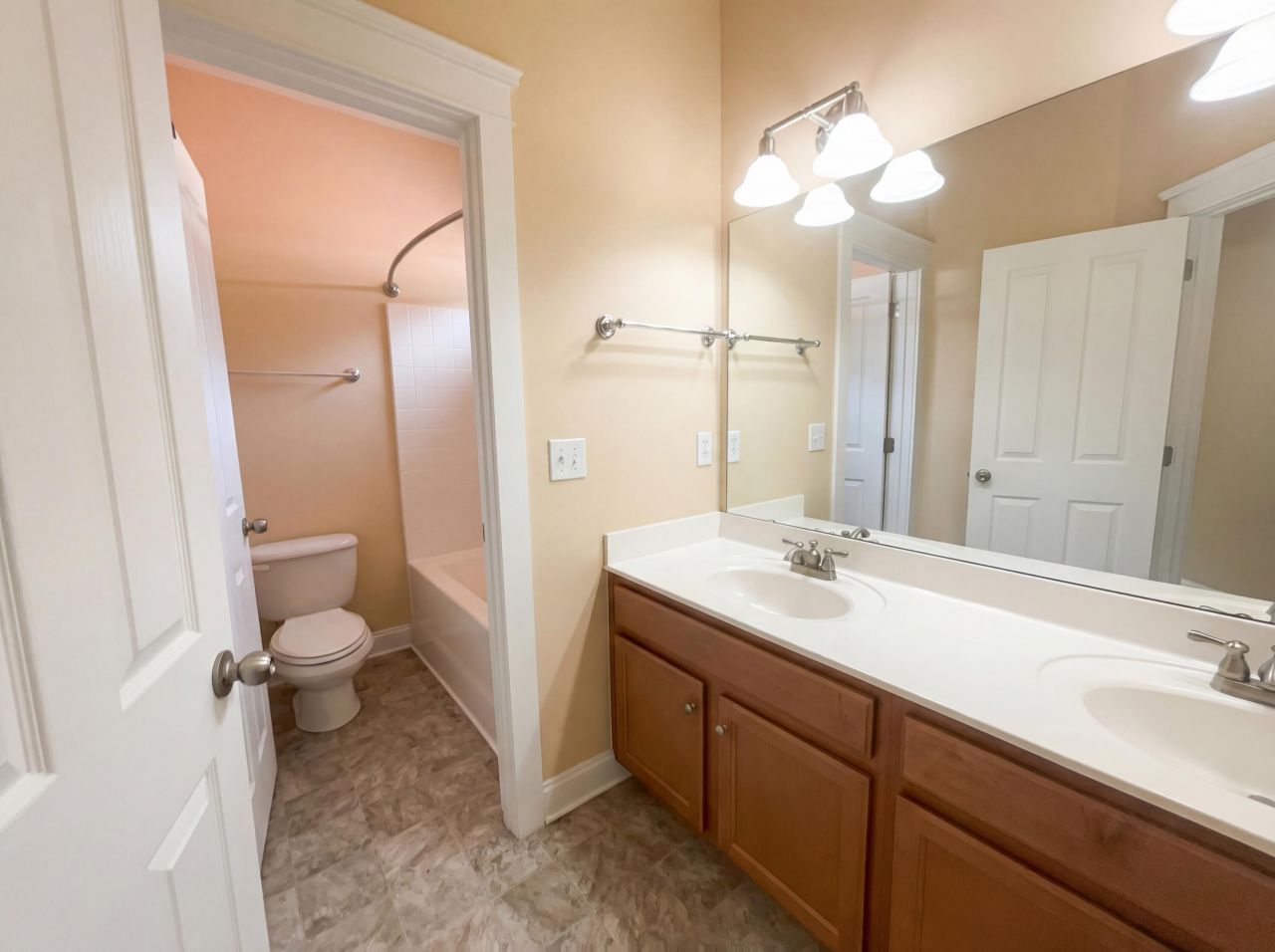 400 Forsythia Avenue Photo 11