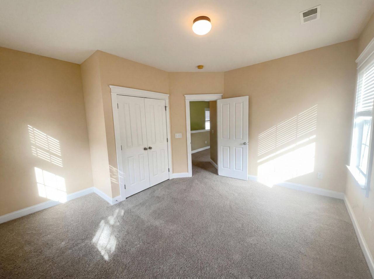 400 Forsythia Avenue Photo 13