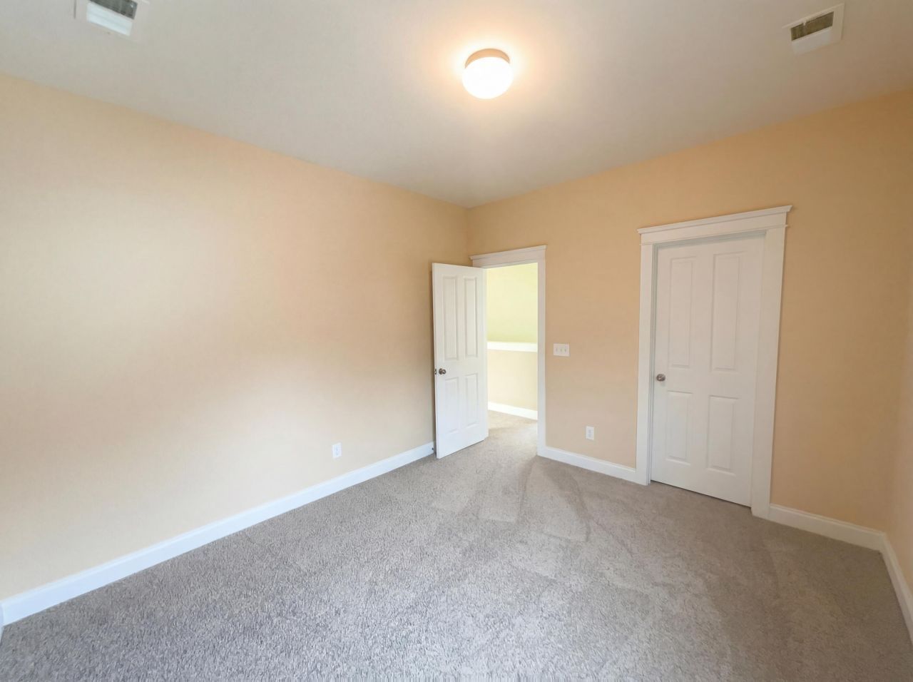 400 Forsythia Avenue Photo 15