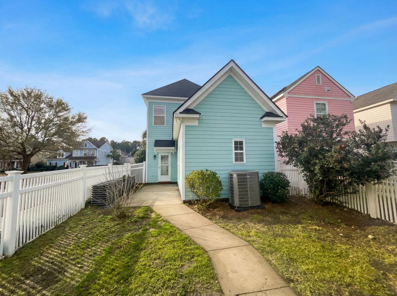 400 Forsythia Avenue Photo 5