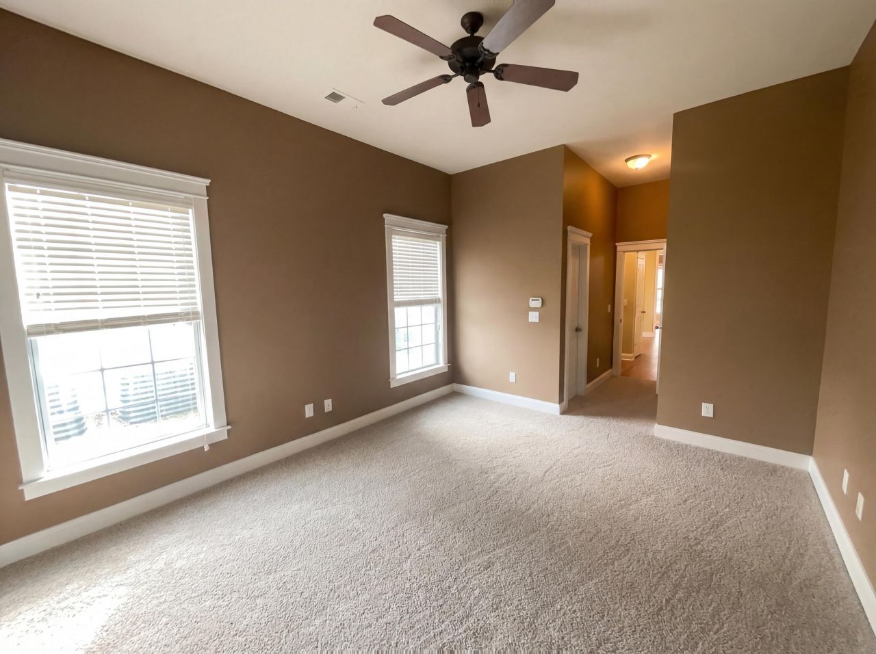 400 Forsythia Avenue Photo 9