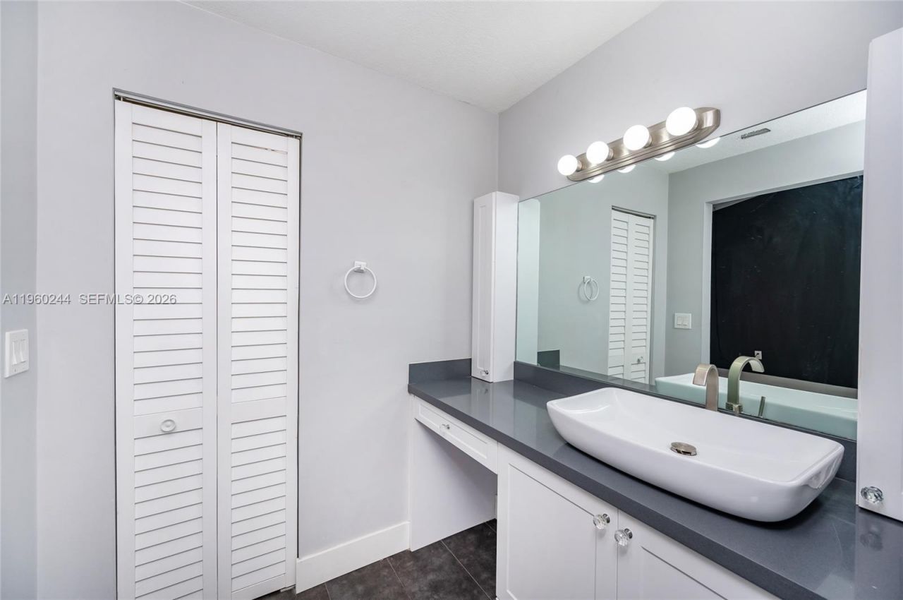 14271 Kendale Lakes Cir, Miami, FL 33183 Photo