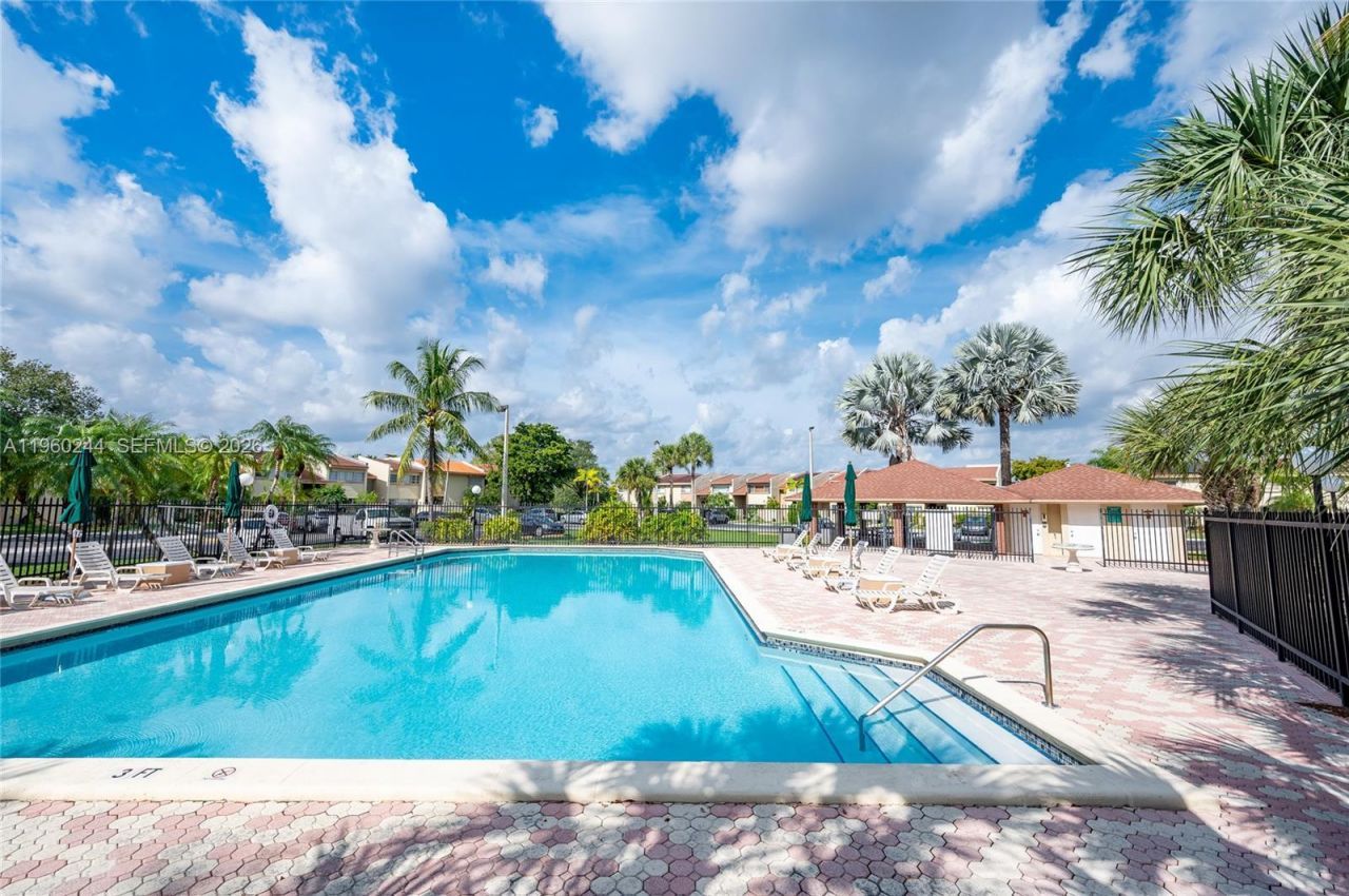 14271 Kendale Lakes Cir, Miami, FL 33183 Photo