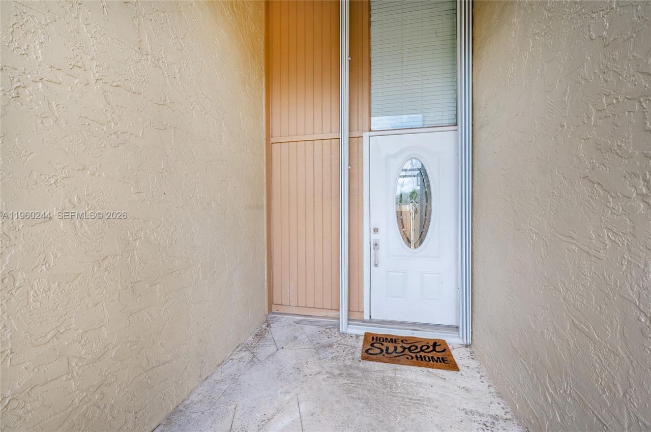 14271 Kendale Lakes Cir, Miami, FL 33183 Photo