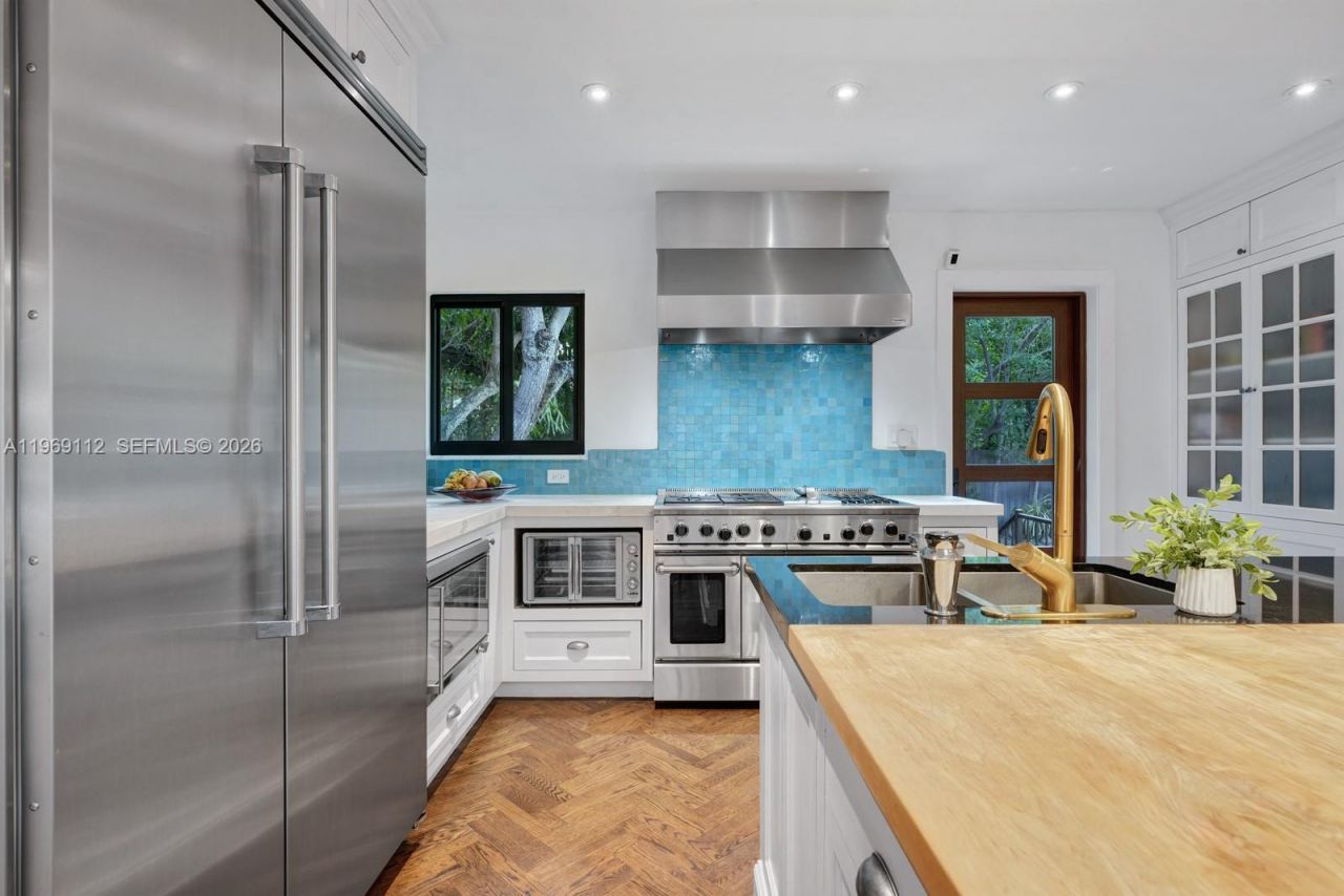 575 Hibiscus Ln , Miami, FL 33137 Photo