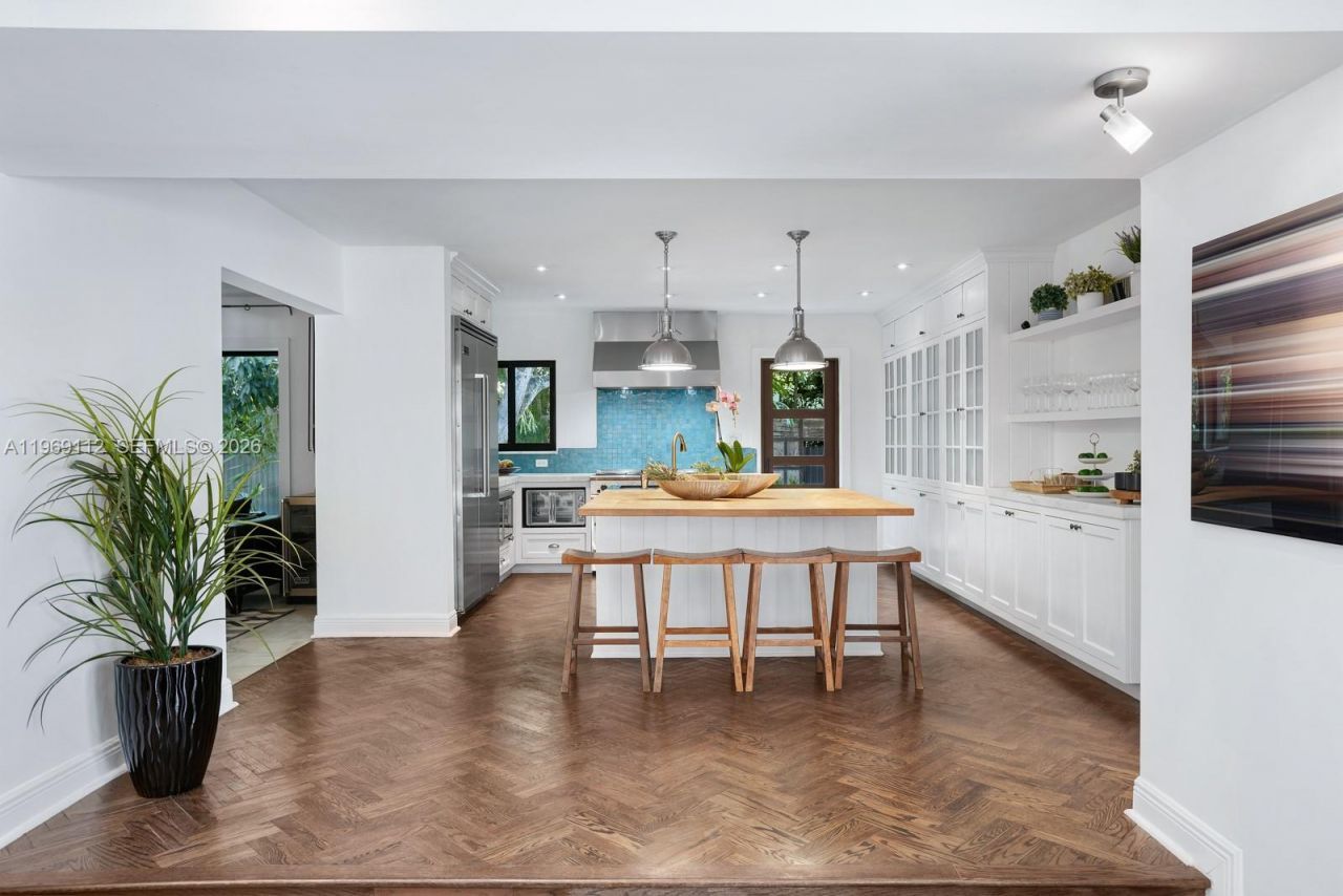 575 Hibiscus Ln , Miami, FL 33137 Photo