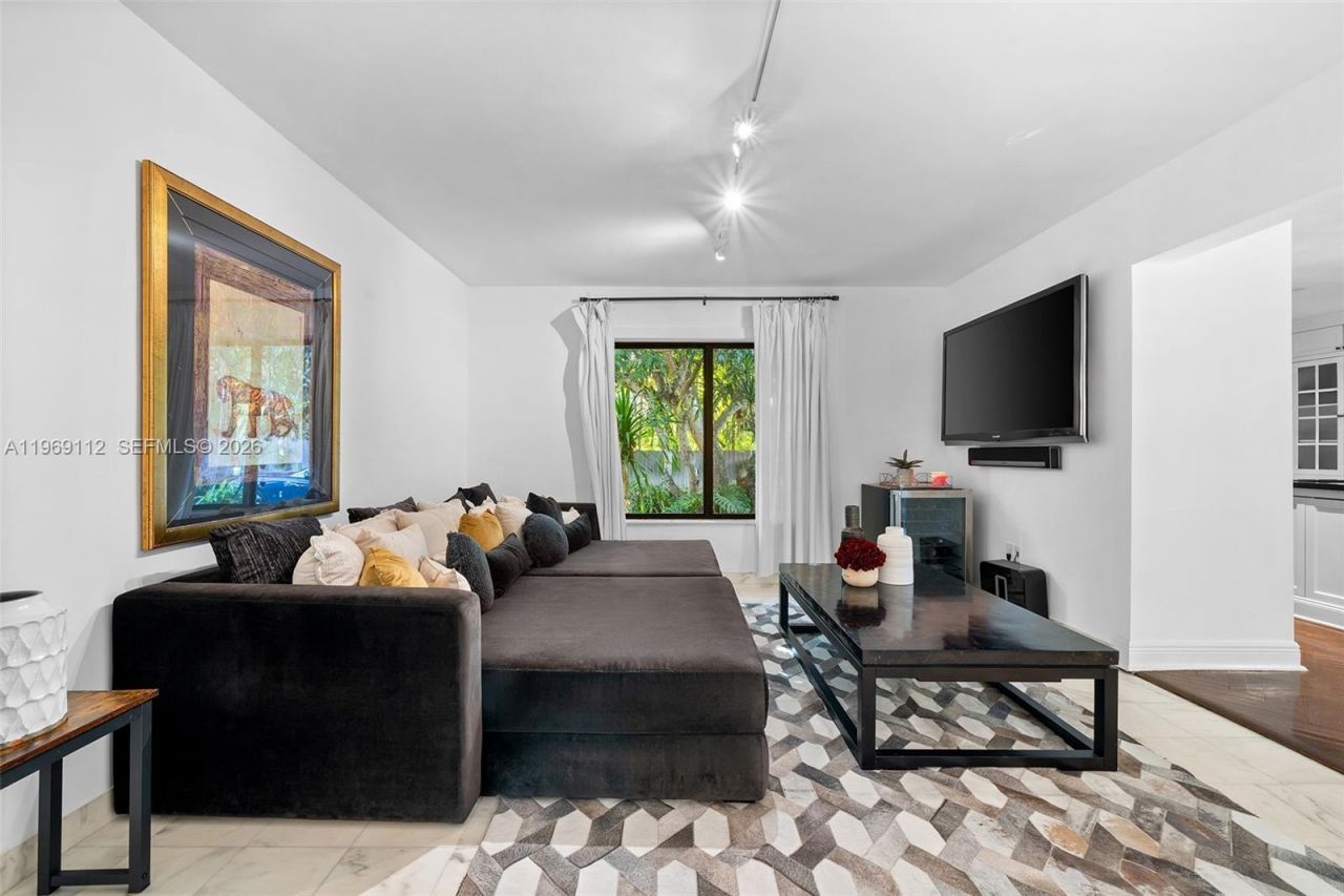 575 Hibiscus Ln , Miami, FL 33137 Photo