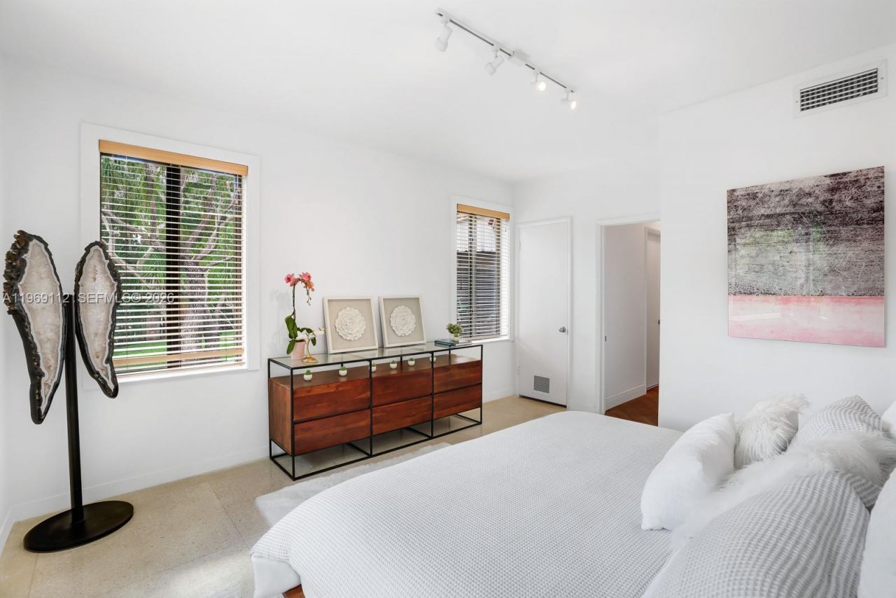 575 Hibiscus Ln , Miami, FL 33137 Photo