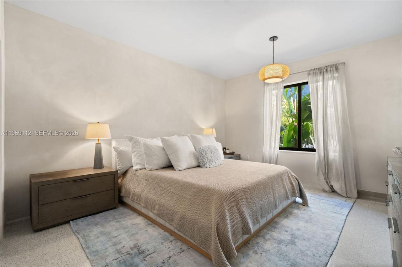 575 Hibiscus Ln , Miami, FL 33137 Photo