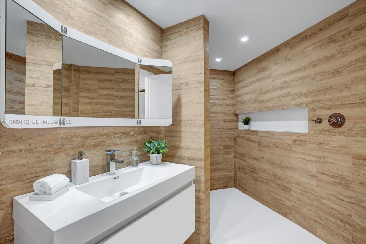 575 Hibiscus Ln , Miami, FL 33137 Photo