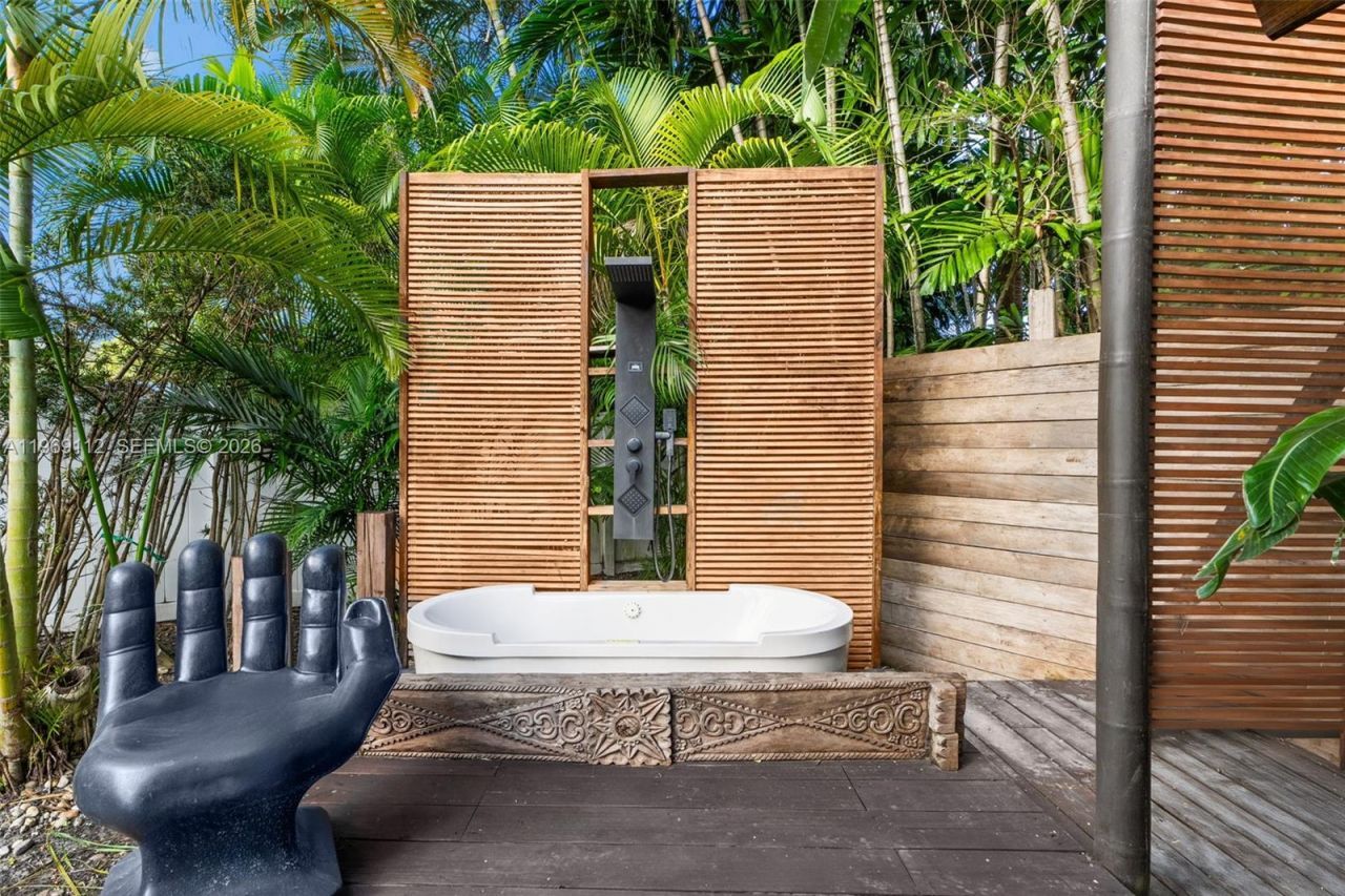 575 Hibiscus Ln , Miami, FL 33137 Photo