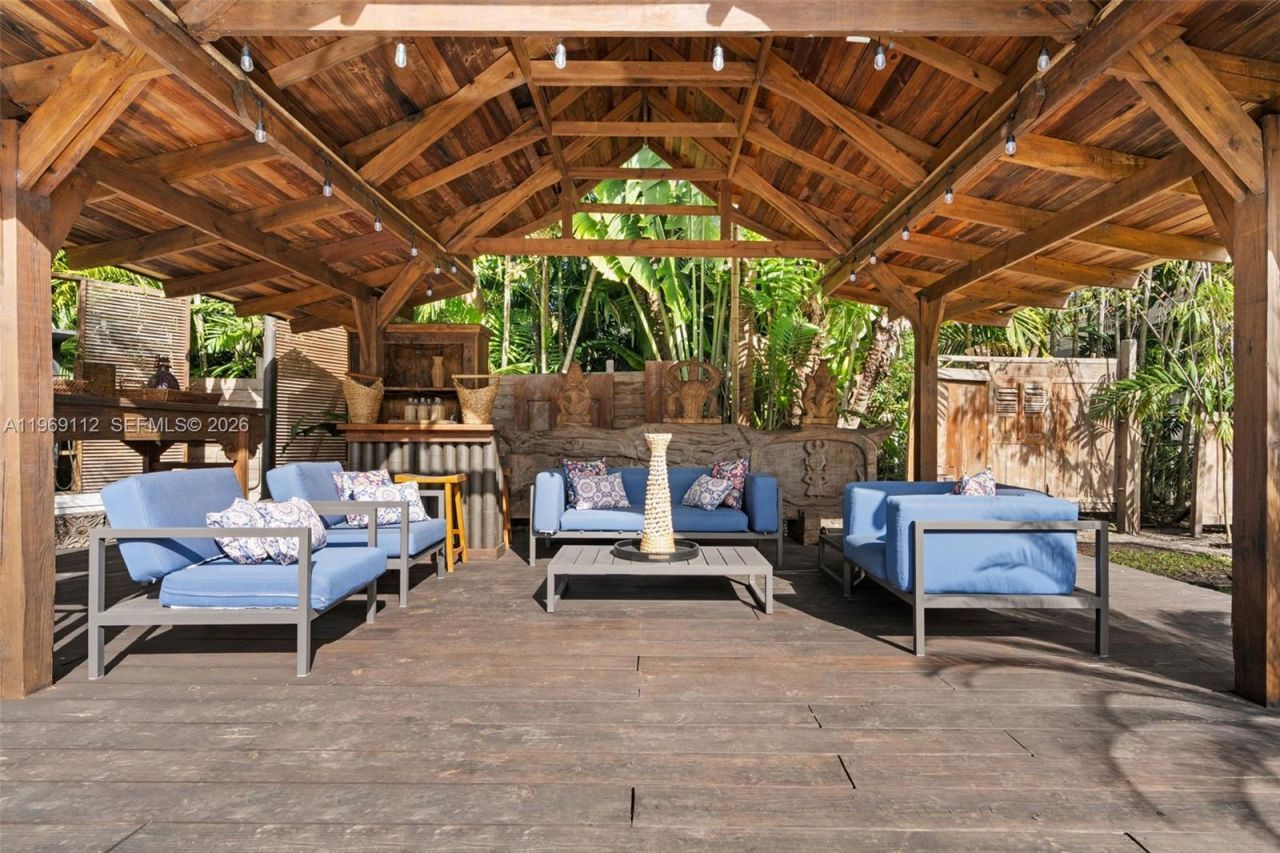 575 Hibiscus Ln , Miami, FL 33137 Photo