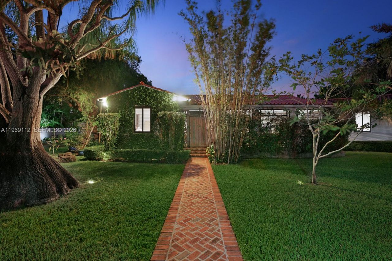 575 Hibiscus Ln , Miami, FL 33137 Photo