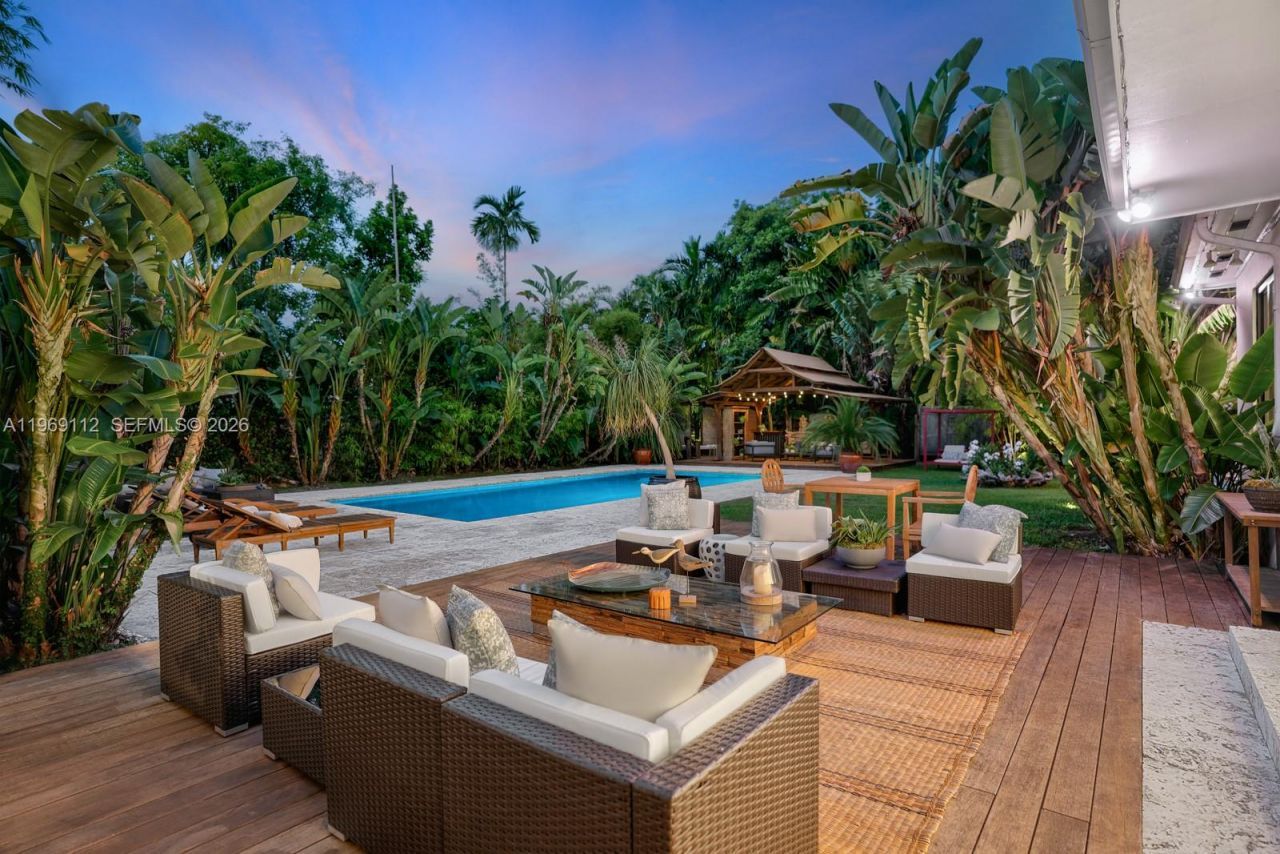 575 Hibiscus Ln , Miami, FL 33137 Photo