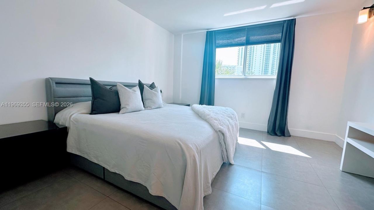 19370 Collins Ave, Unit 319, Sunny Isles Beach, FL 33160 Photo