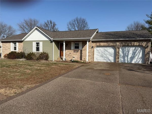 7 Hunters Trail, Mascoutah, IL 62258