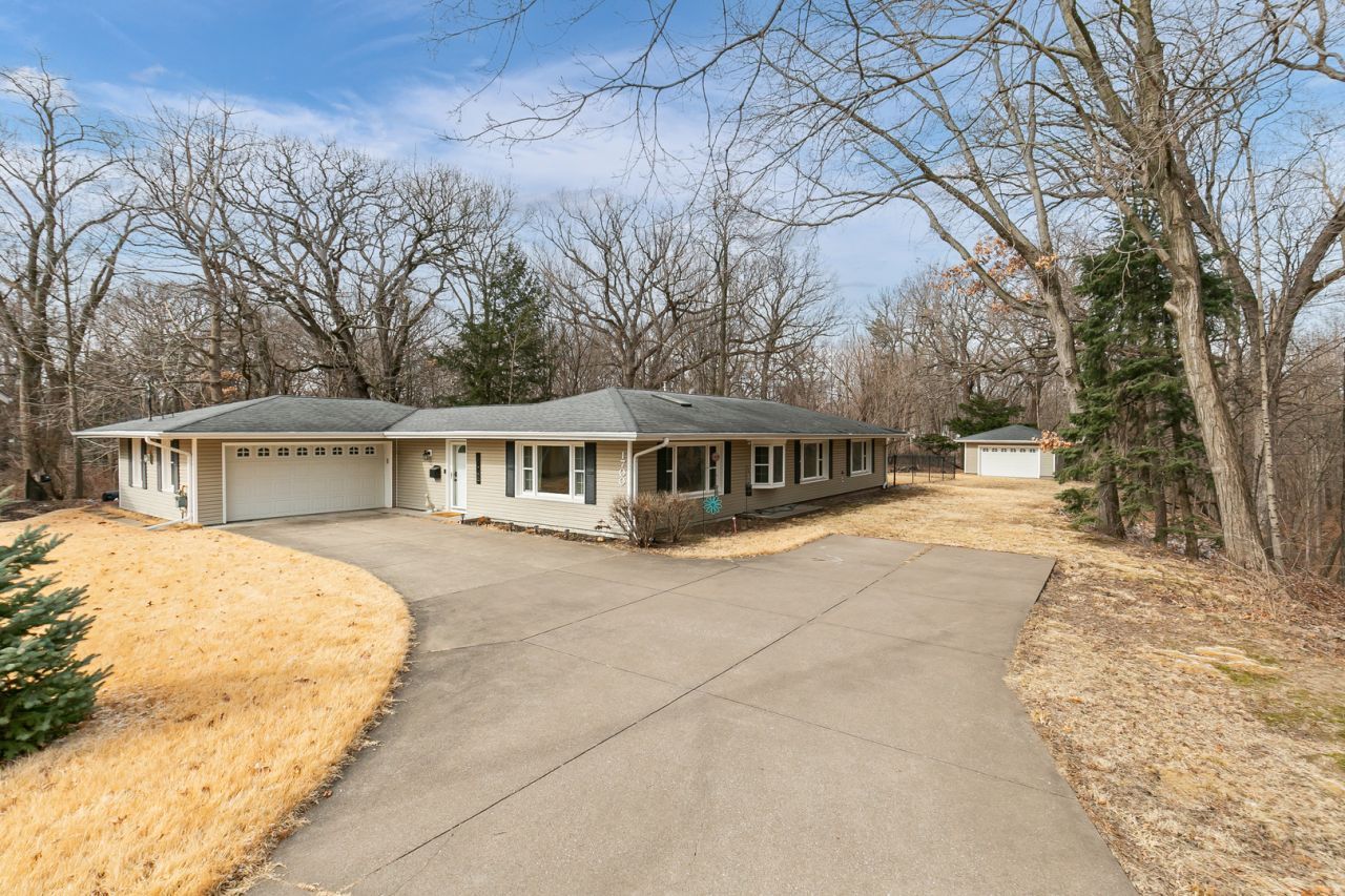 1700 46th Street, Moline, IL 61265 Main Photo