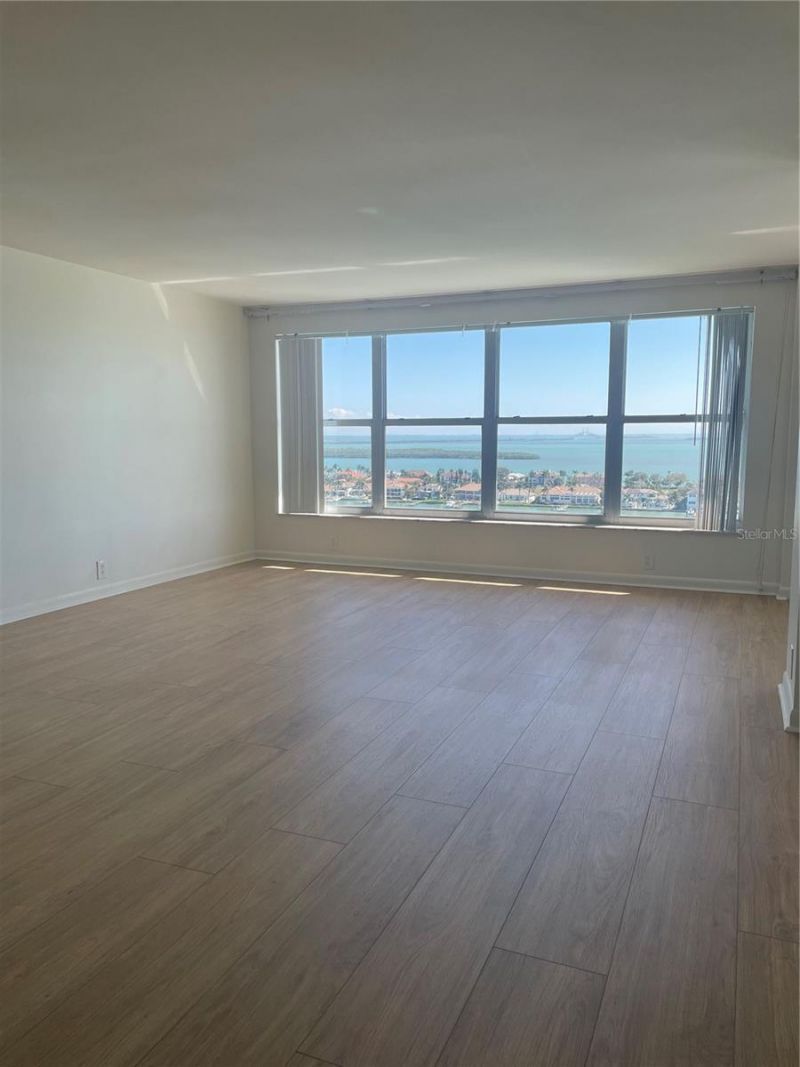 5200 Brittany Drive S, Unit 1804, Saint Petersburg, FL 33715 Photo