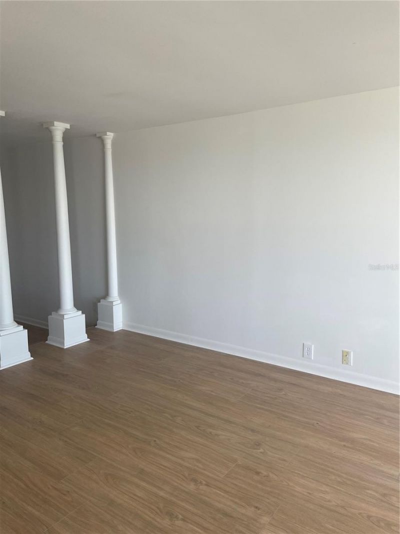 5200 Brittany Drive S, Unit 1804, Saint Petersburg, FL 33715 Photo