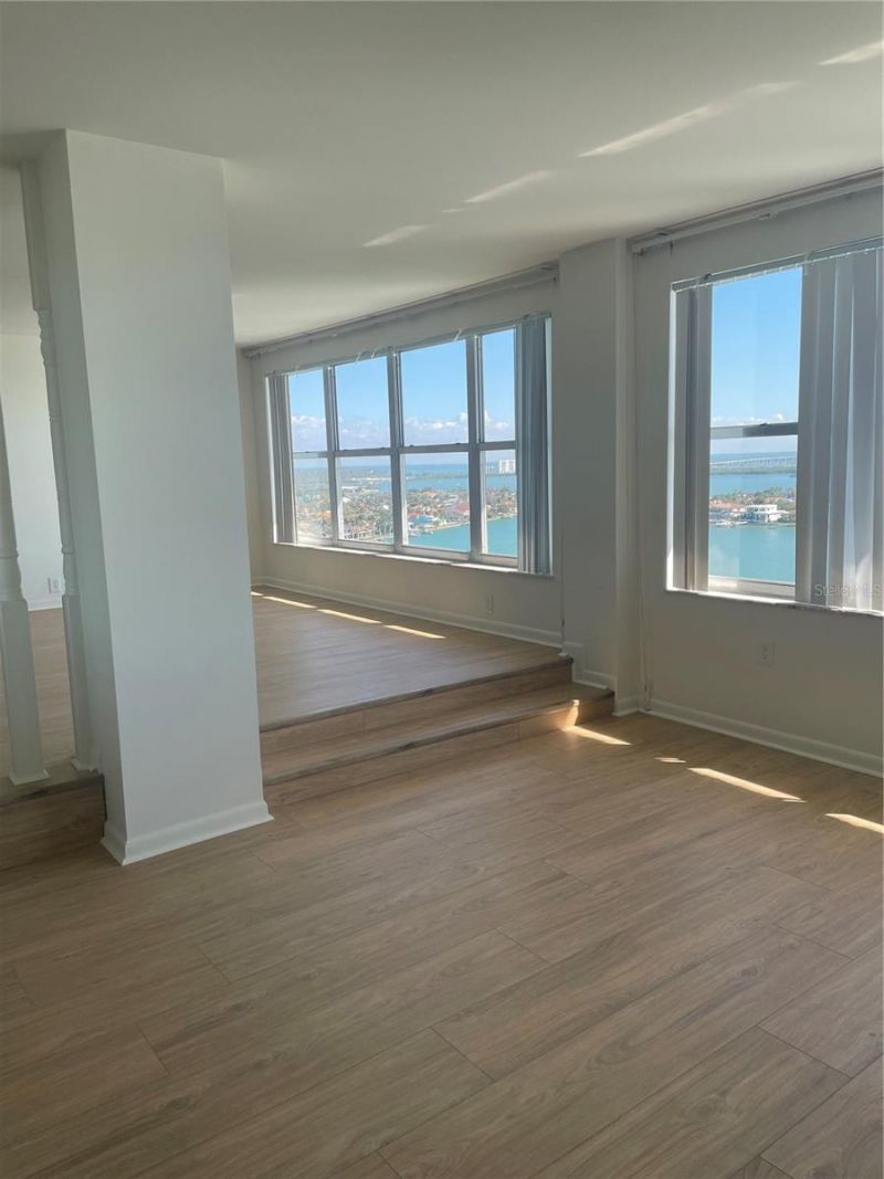 5200 Brittany Drive S, Unit 1804, Saint Petersburg, FL 33715 Photo