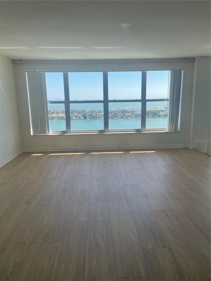 5200 Brittany Drive S, Unit 1804, Saint Petersburg, FL 33715 Photo