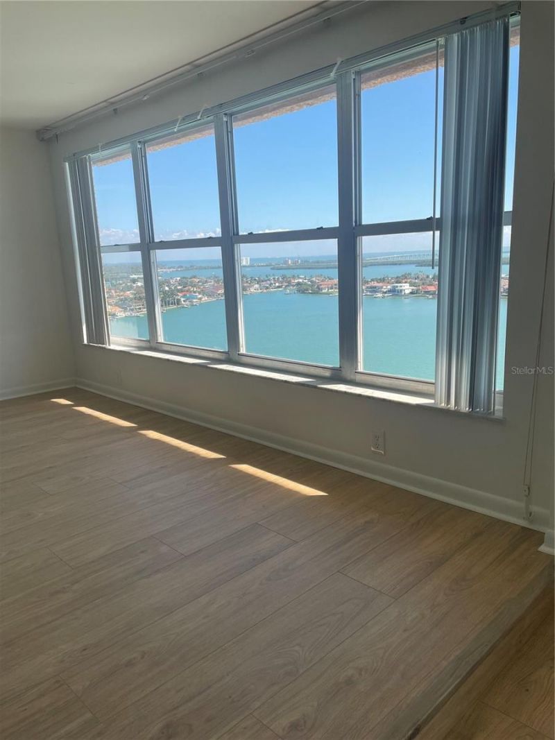 5200 Brittany Drive S, Unit 1804, Saint Petersburg, FL 33715 Photo