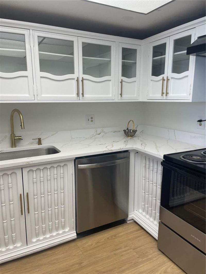 5200 Brittany Drive S, Unit 1804, Saint Petersburg, FL 33715 Photo