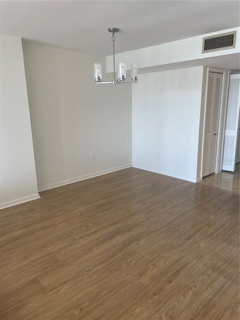 5200 Brittany Drive S, Unit 1804, Saint Petersburg, FL 33715 Photo