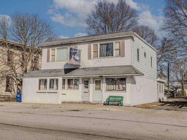 407 Third St, Howe, IN 46746