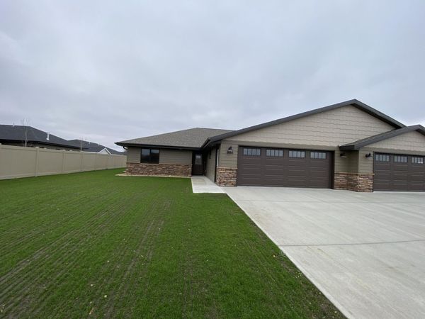 808 W Plum Ave, Mitchell, SD 57301