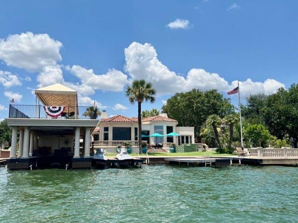 101 Far North CIR, Horseshoe Bay, TX 78657