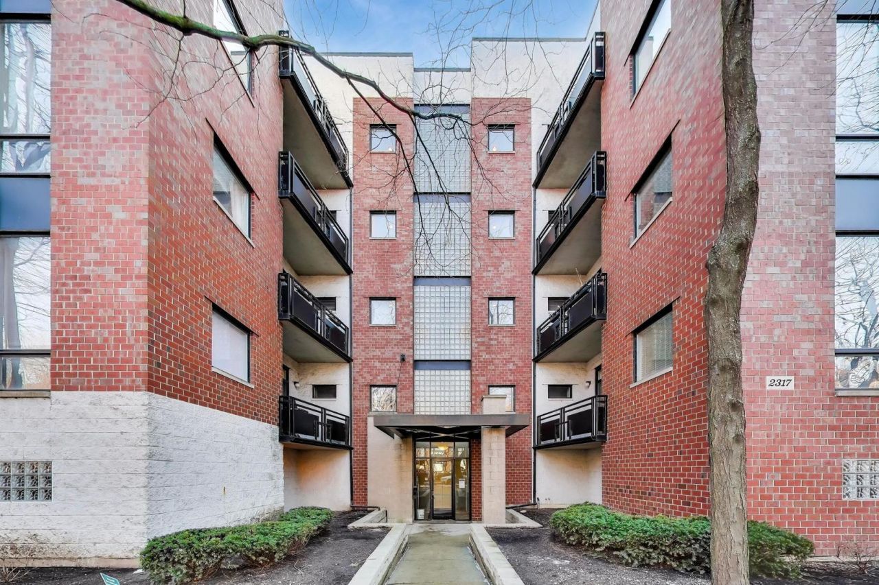 2317 W Wolfram Street, Unit 415, Chicago, IL 60618 Main Photo