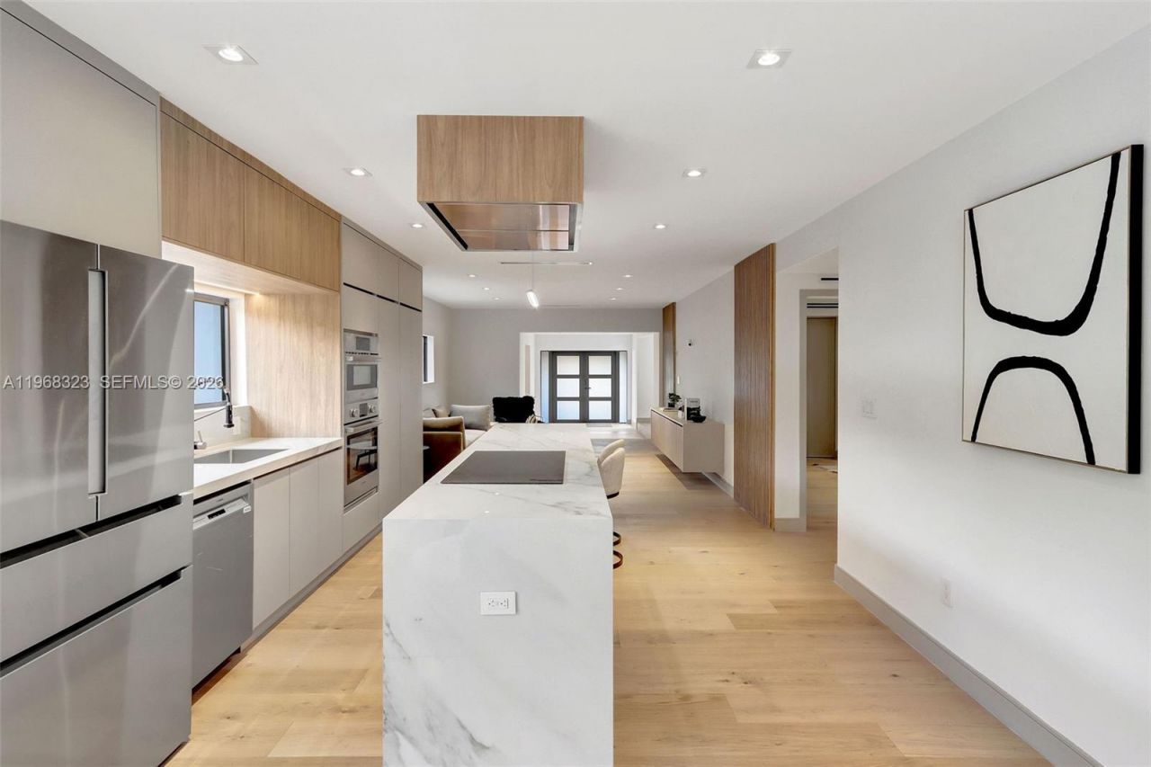 9048 Dickens Ave, Surfside, FL 33154 Photo