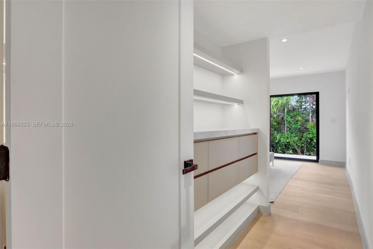 9048 Dickens Ave, Surfside, FL 33154 Photo