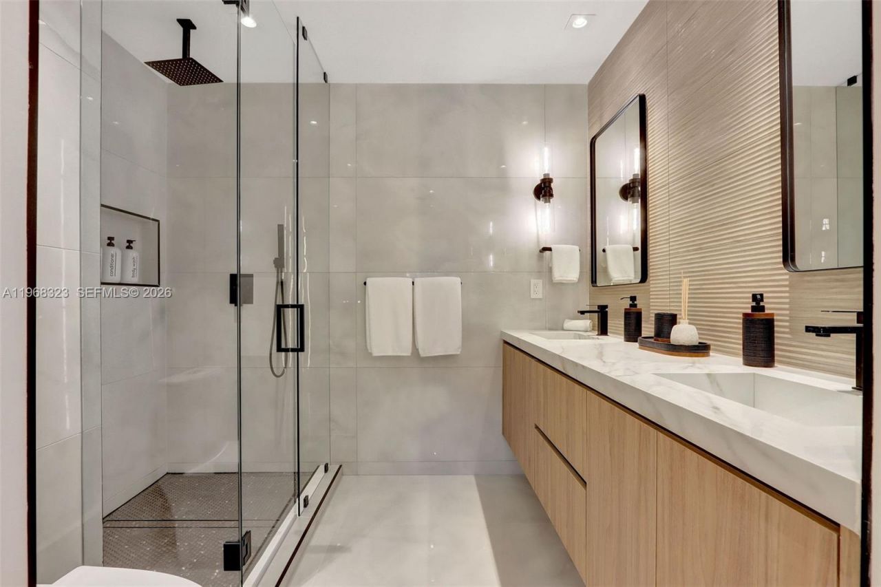 9048 Dickens Ave, Surfside, FL 33154 Photo