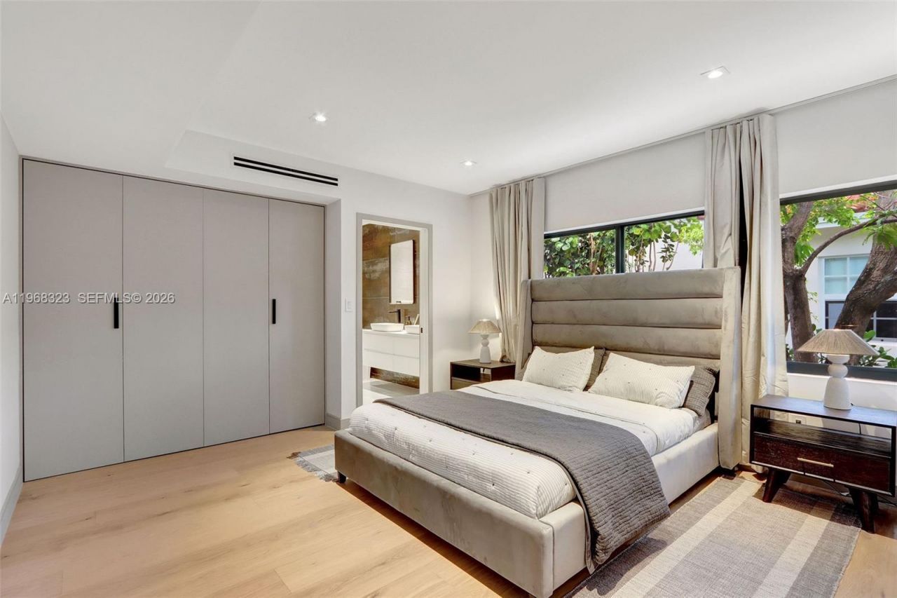 9048 Dickens Ave, Surfside, FL 33154 Photo