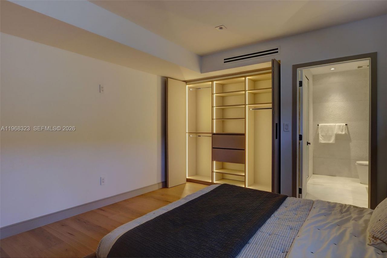 9048 Dickens Ave, Surfside, FL 33154 Photo