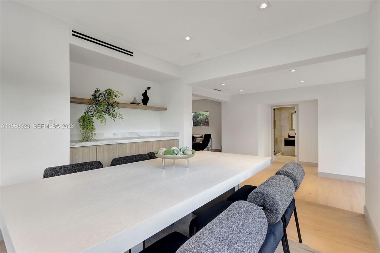 9048 Dickens Ave, Surfside, FL 33154 Photo