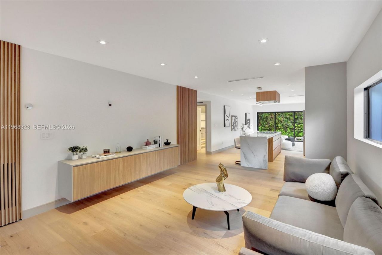 9048 Dickens Ave, Surfside, FL 33154 Photo