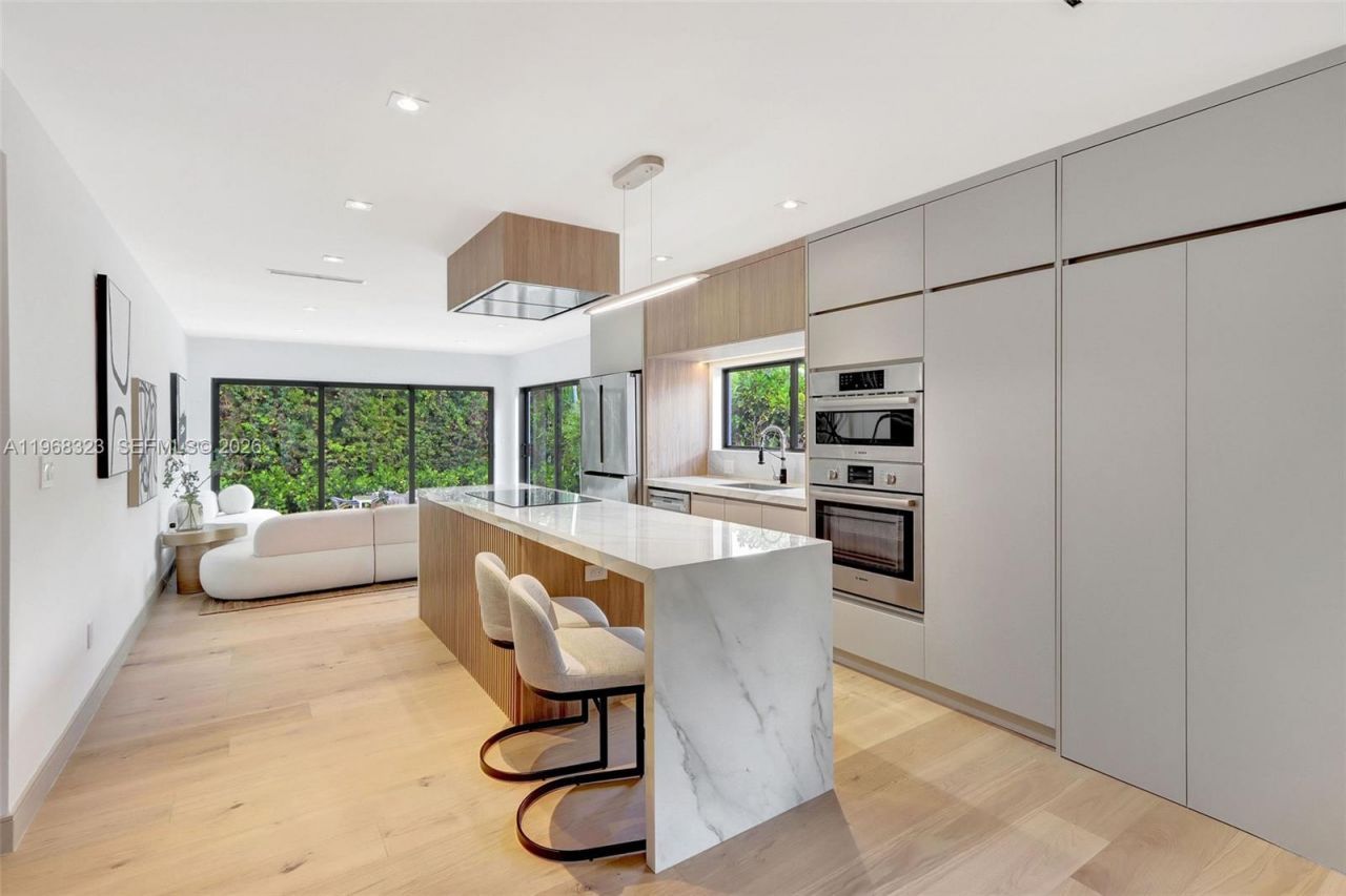 9048 Dickens Ave, Surfside, FL 33154 Photo