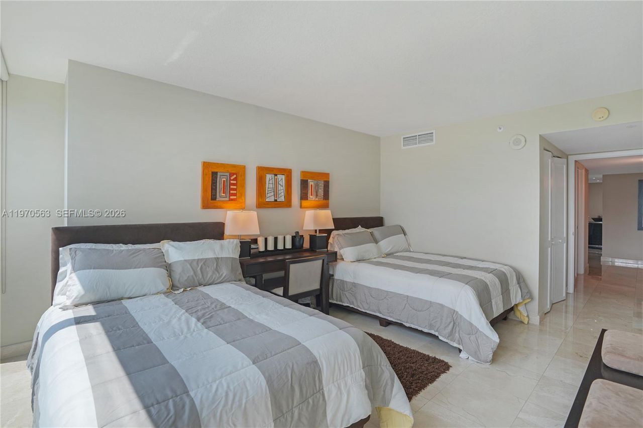 2101 Brickell Ave , Unit 1812, Miami, FL 33129 Photo