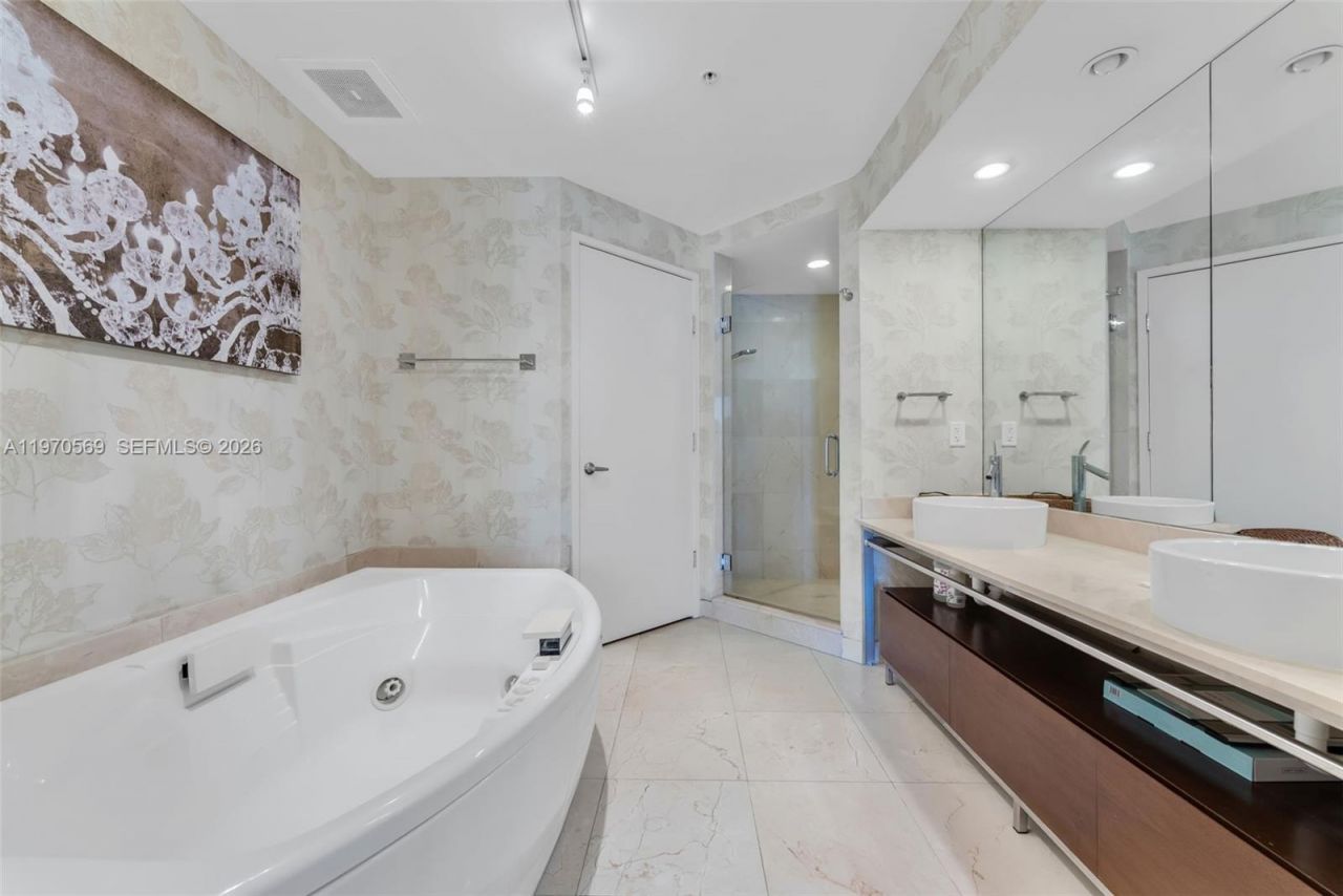 16275 Collins Ave, Unit 1604, Sunny Isles Beach, FL 33160 Photo