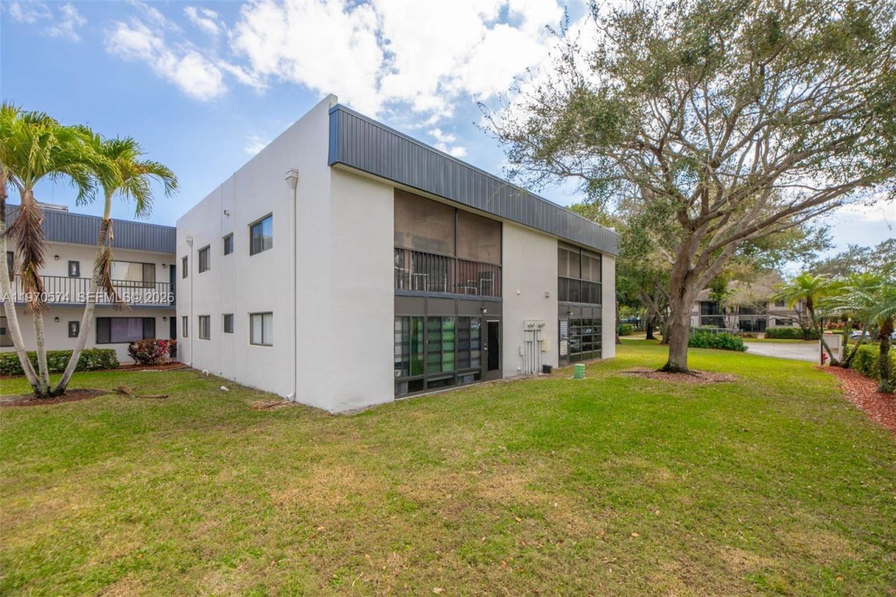 15108 Ashland Dr, Unit 221, Delray Beach, FL 33484 Photo