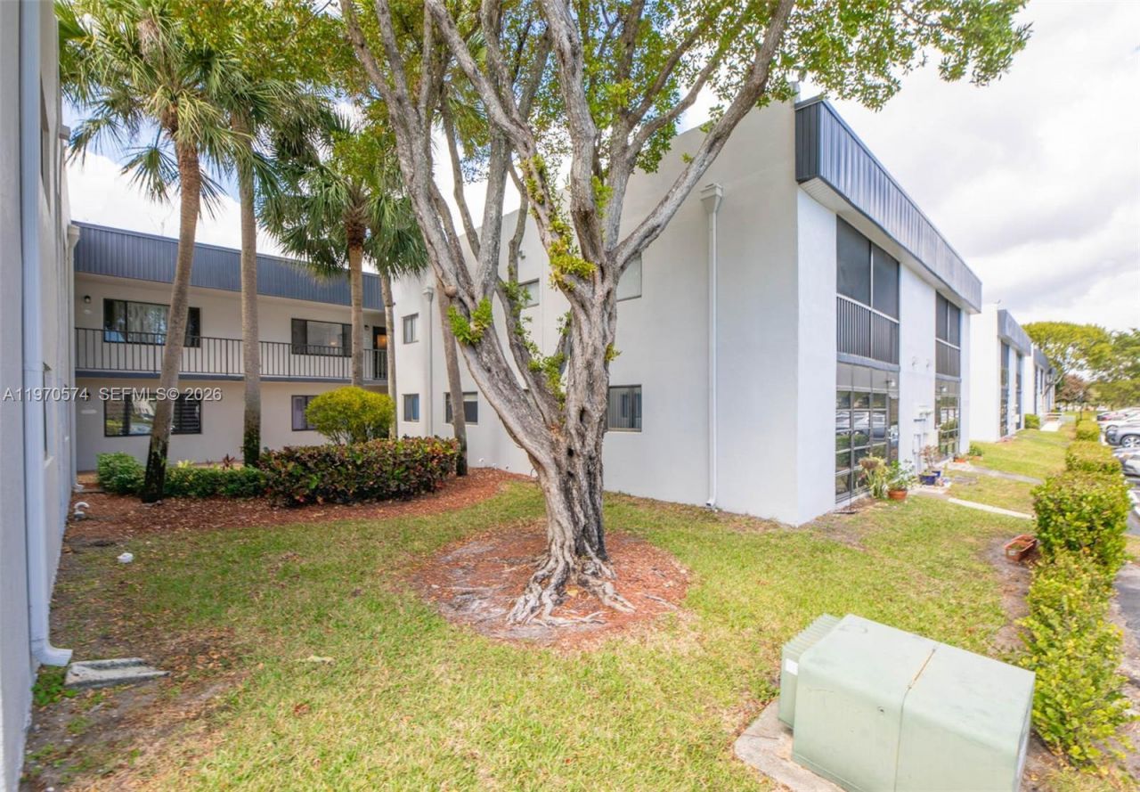 15108 Ashland Dr, Unit 221, Delray Beach, FL 33484 Photo