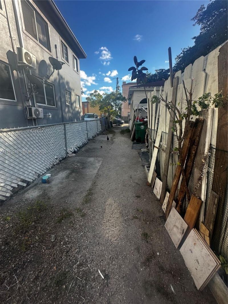 1919 SW 2nd St, Unit c, Miami, FL 33135 Photo