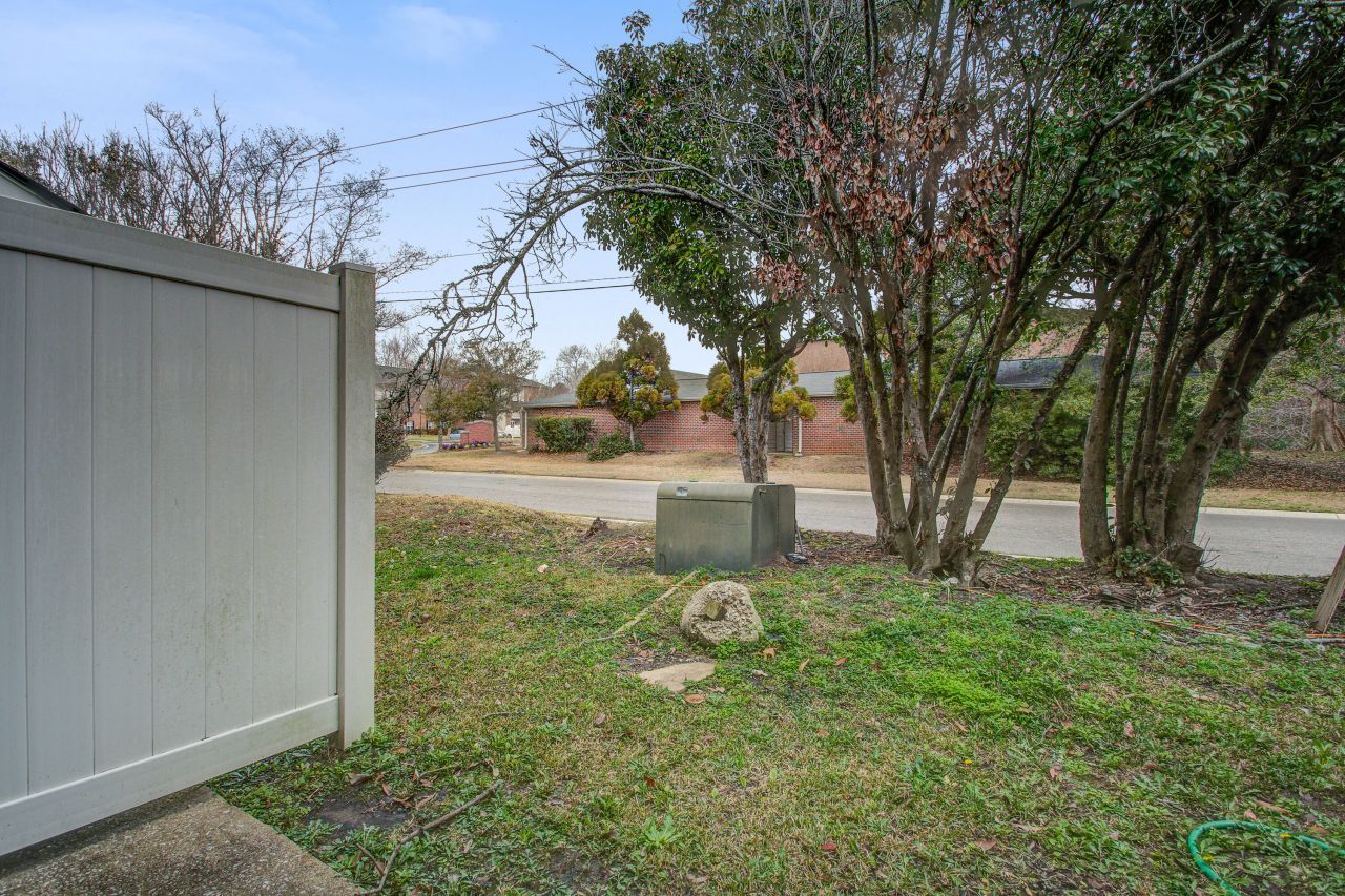 8016 Thelen Street Photo 14