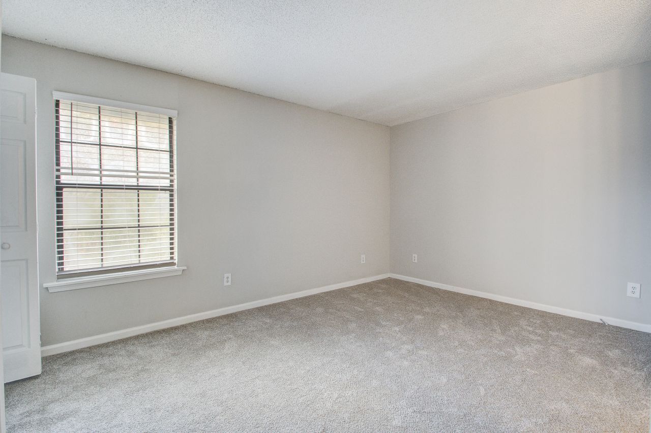 8016 Thelen Street Photo 16